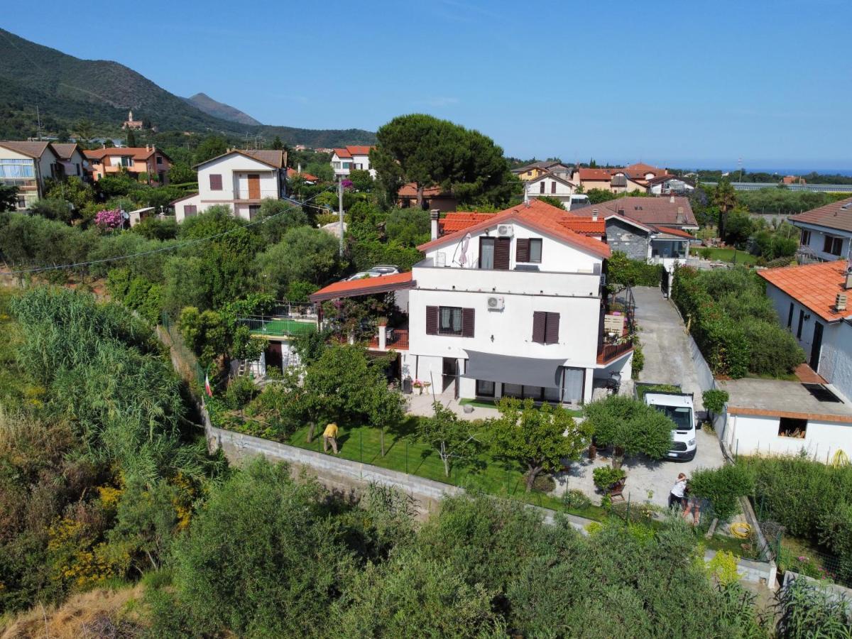 Villa Marco Aurelio Cisano sul Neva Eksteriør billede